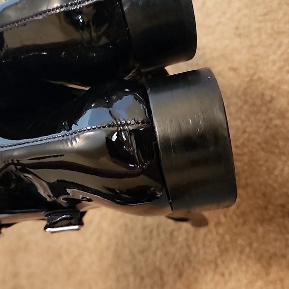 Gianvito Rossi Patent Leather Booties - Picture 9 of 16